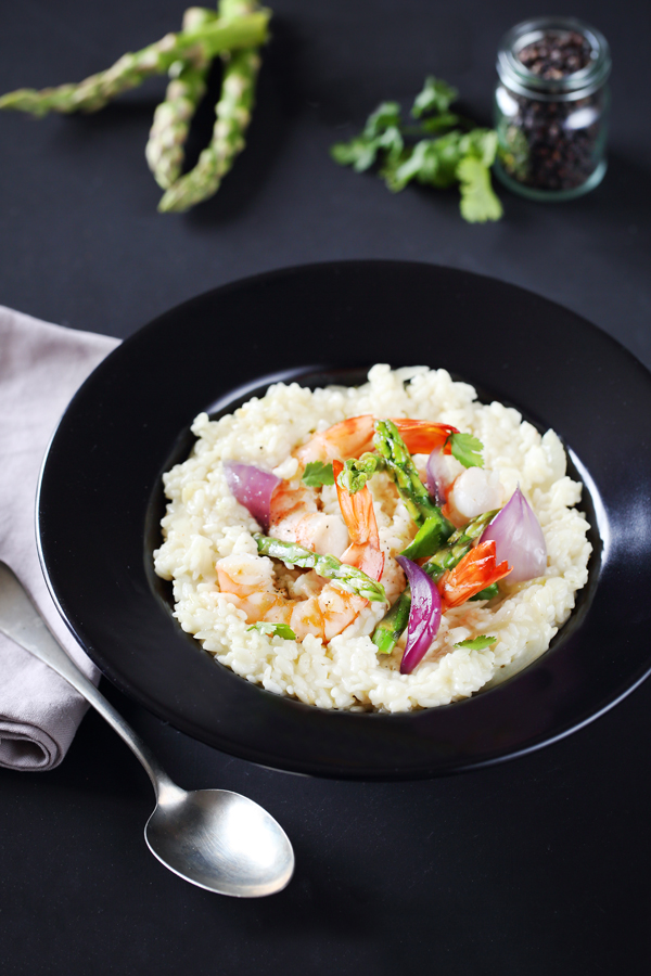 risotto-gambas-asperges-oignon-rouge